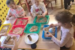 kangurki-dokarmianie-ptakow-3