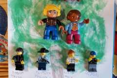 AdaŤ-i-jego-drzewo-genealogiczne-z-klock-w-Lego.-F1022x1022