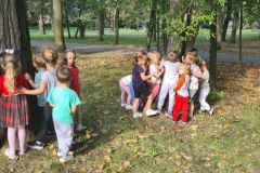 przytul-sie-do-drzewa-1